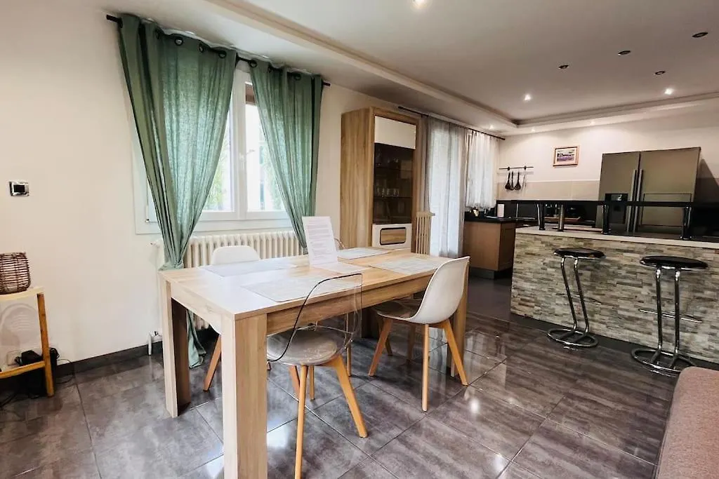Appartement Proche Centre Ville Avec Parking Gratuit Annecy Apartment