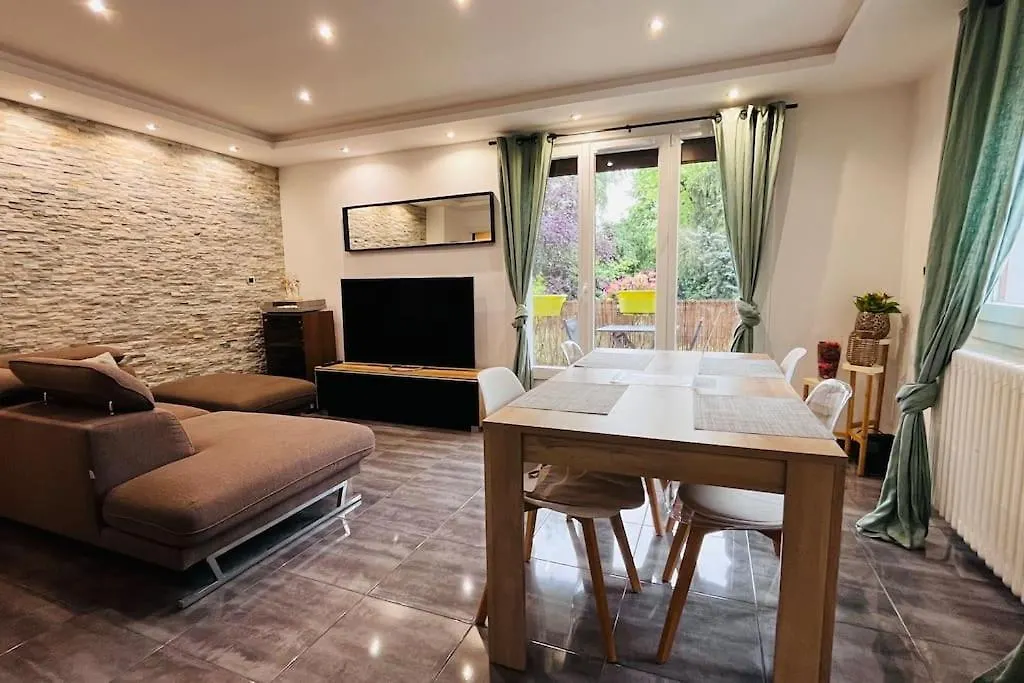 Appartement Proche Centre Ville Avec Parking Gratuit Annecy 0*,  France