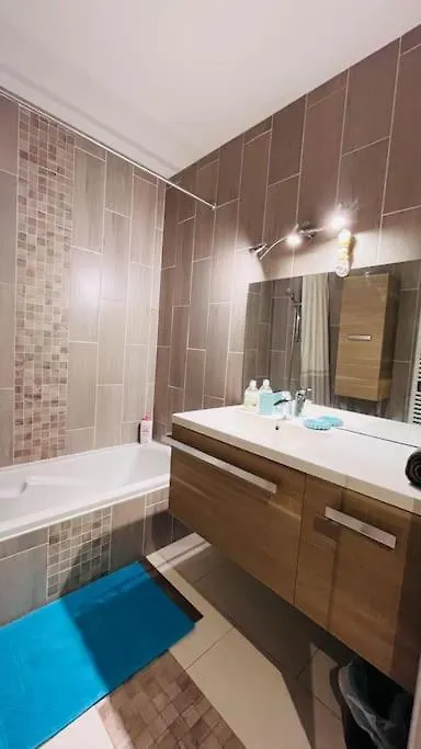 Apartment Appartement Proche Centre Ville Avec Parking Gratuit Annecy France